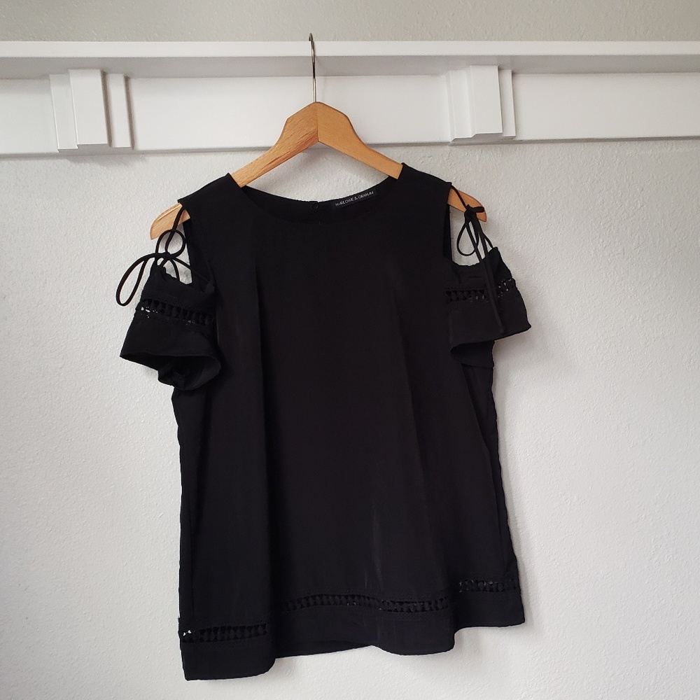 Like new cold shoulder Harlowe & Graham top
